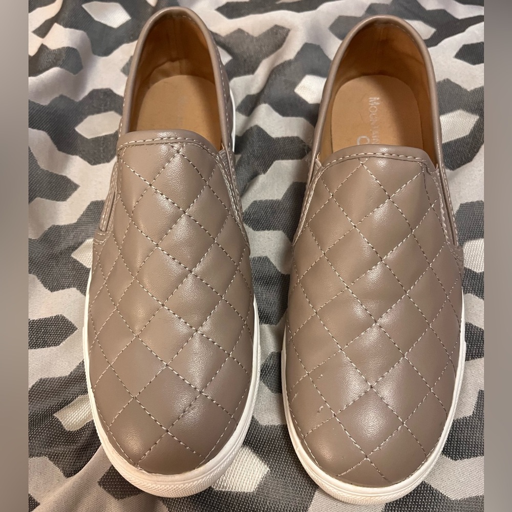 Woman’s Mountain Sole loafers